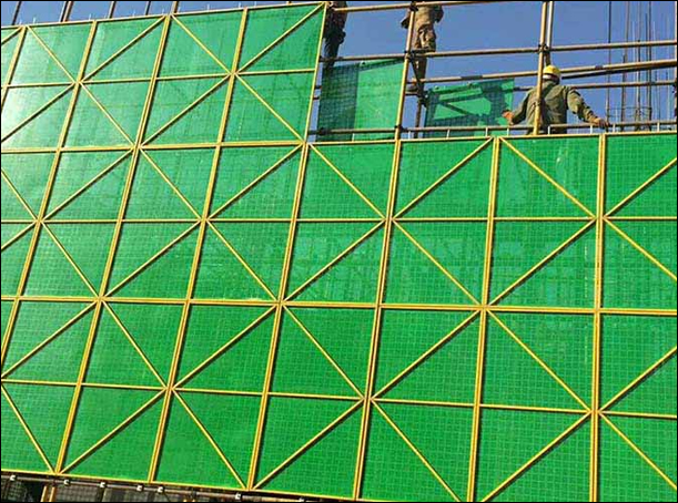Metal mesh panels with support bar reinforcement